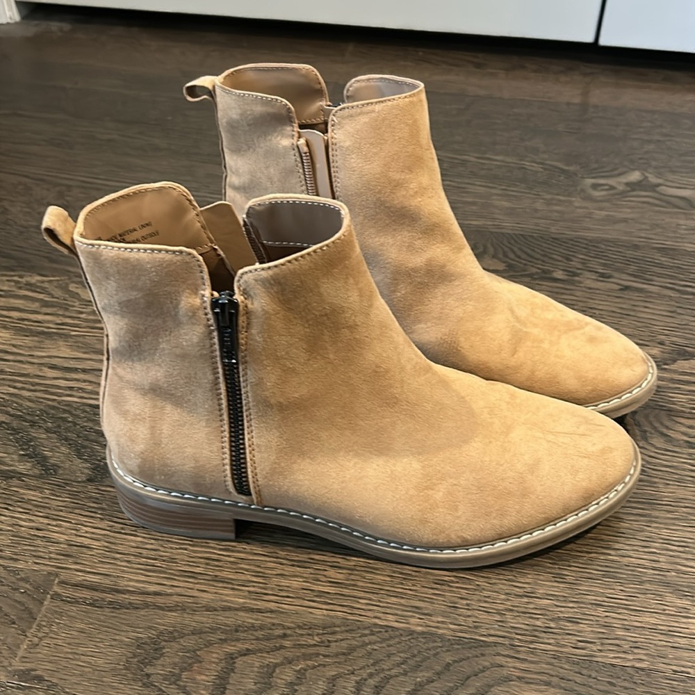 Like NEW Tan Suede Ankle Boots - Picture 2 of 4